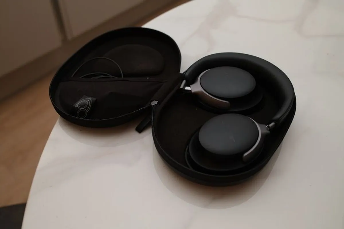 Bose Quietcomfort Ultra over ear headphones (like new) - Image 2