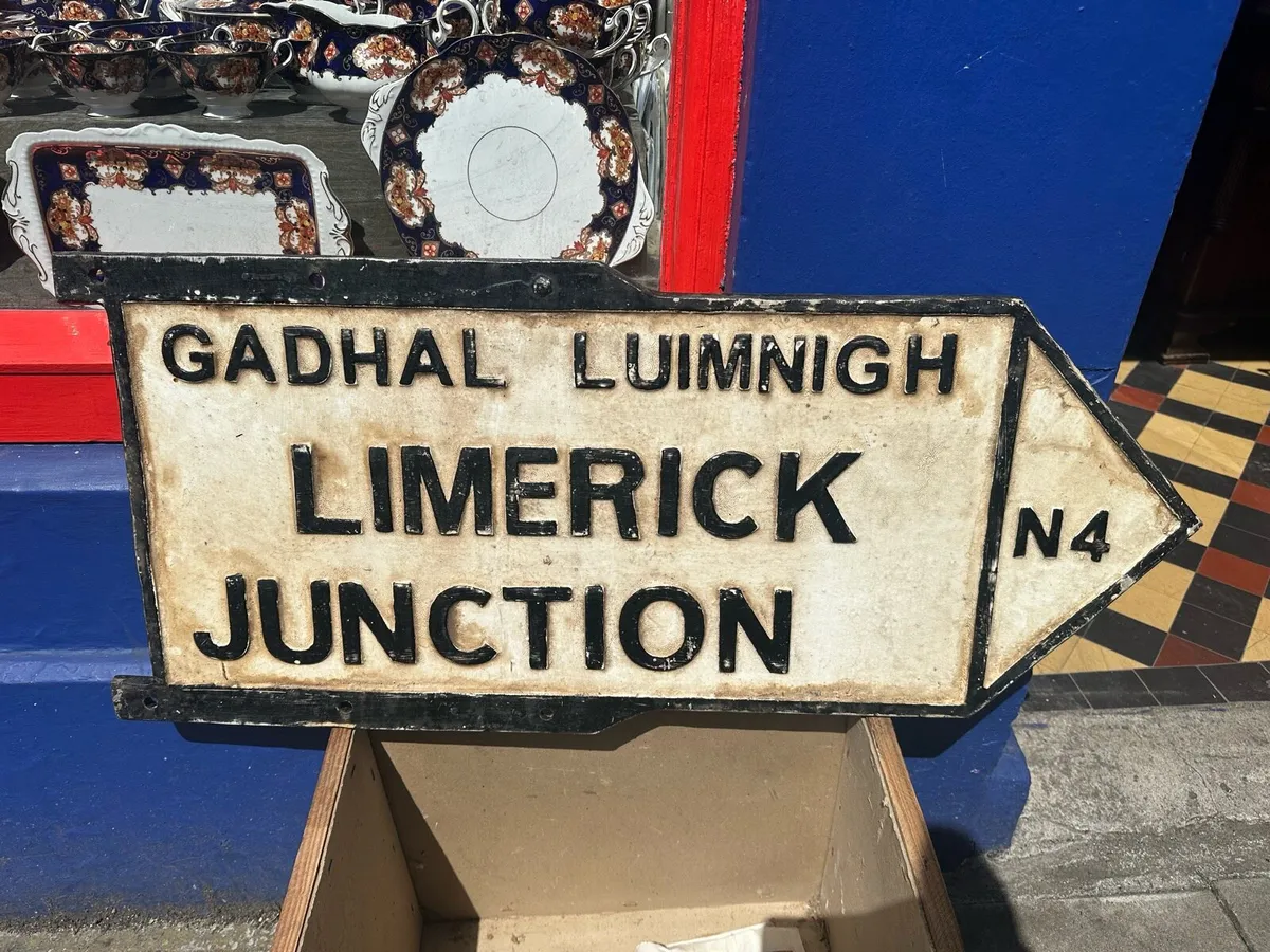Antique auction - 4 June at 5.30pm - Image 1