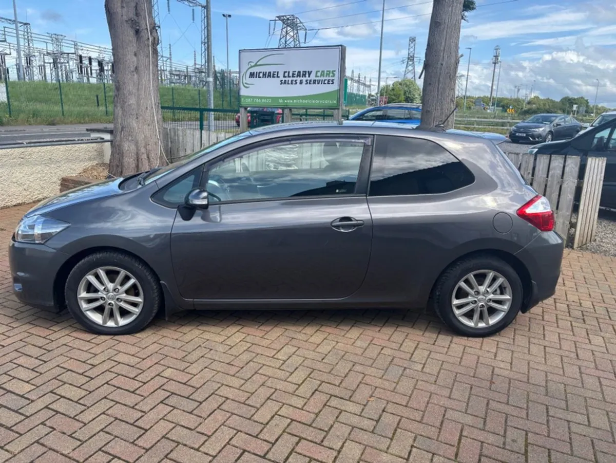 Toyota Auris 1.4 D-4d Sport 3DR - Image 2