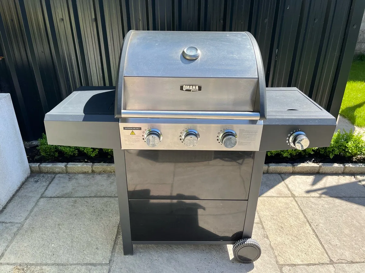 Omaha 3 Burner Gas BBQ - Image 1