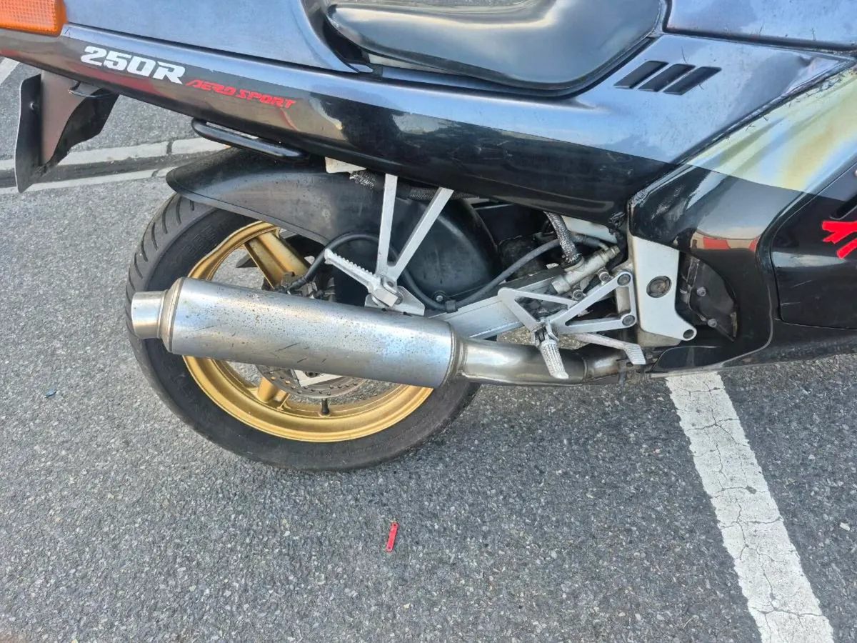 Cbr 250 - Image 4