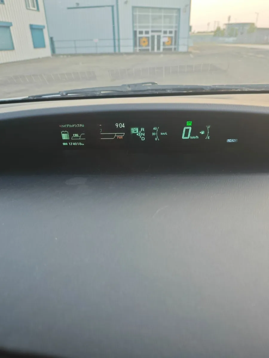 Toyota Prius 2013 - Image 2