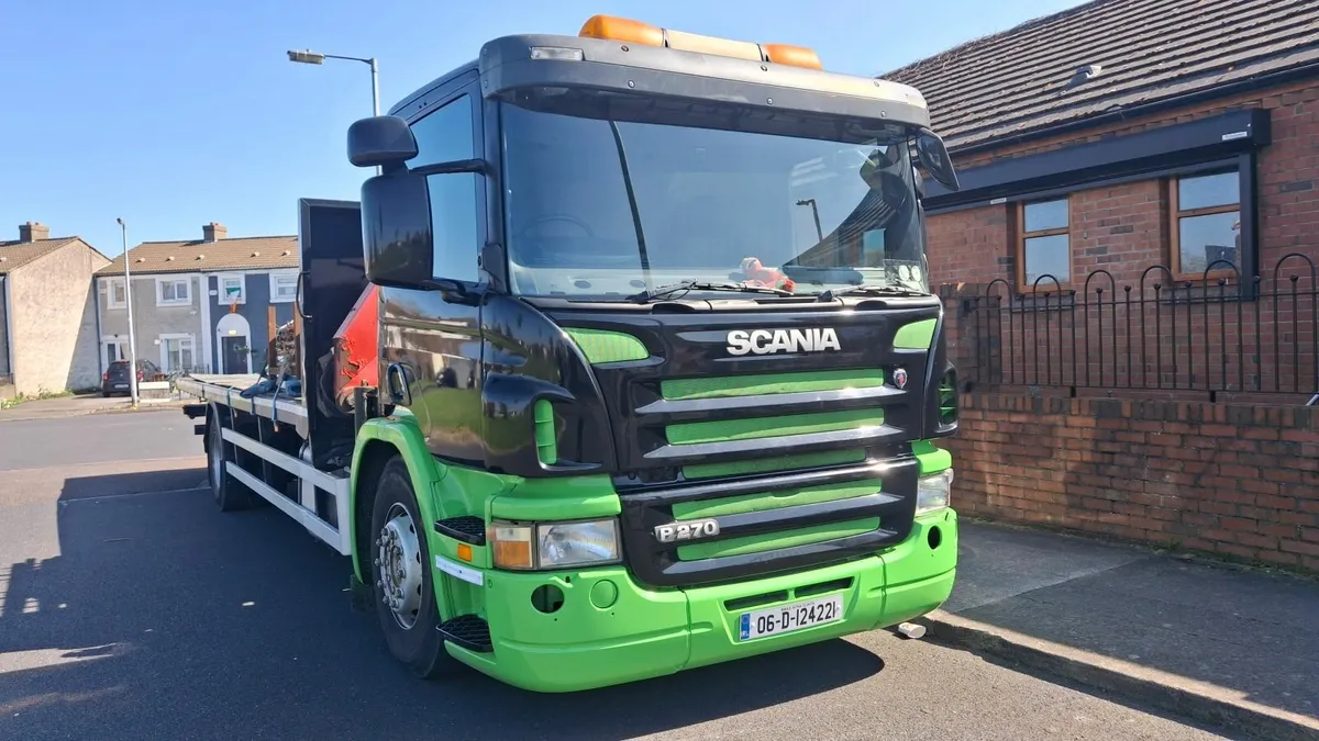 Trucks Scania flatbed with fassi 130 crane - Image 4