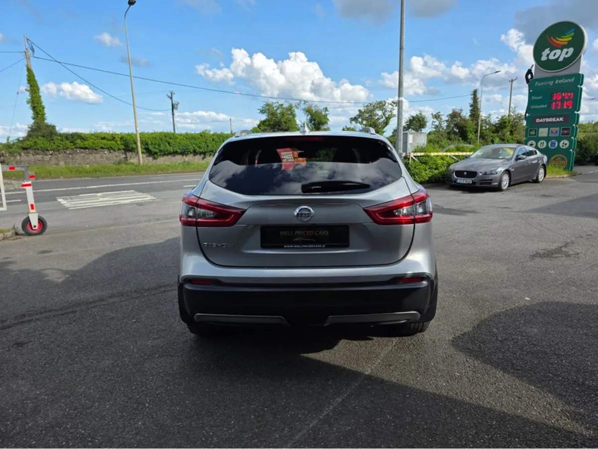 Nissan QASHQAI 1.3 SV Premium My19 4DR - Image 3