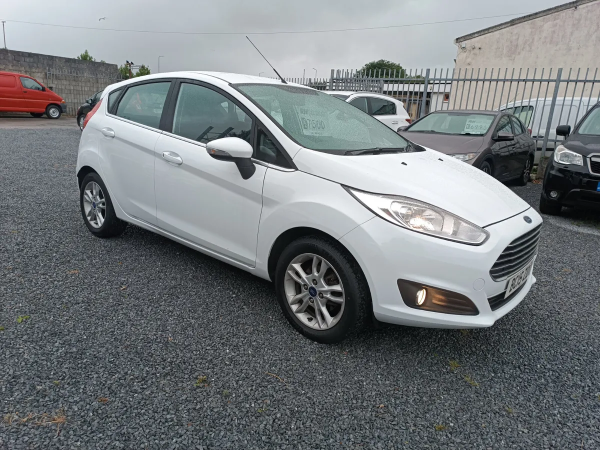2015 Ford Fiesta 1.25 zetec 5 door - Image 3