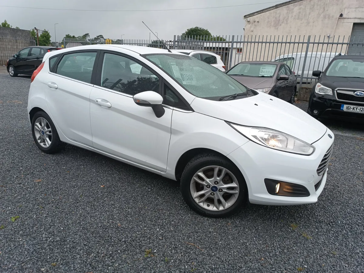 2015 Ford Fiesta 1.25 zetec 5 door - Image 2