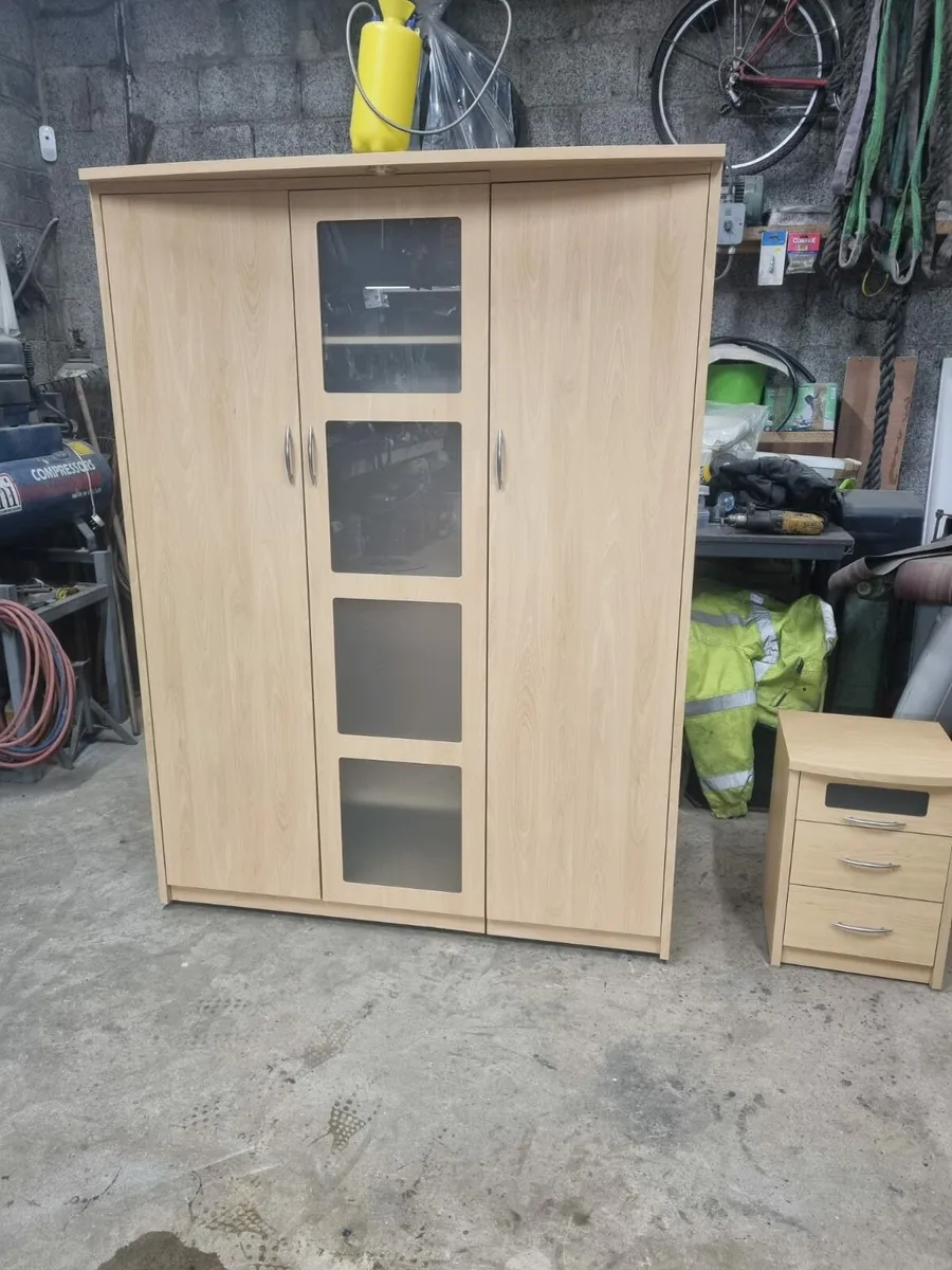 Wardrobe and lockers - Image 1