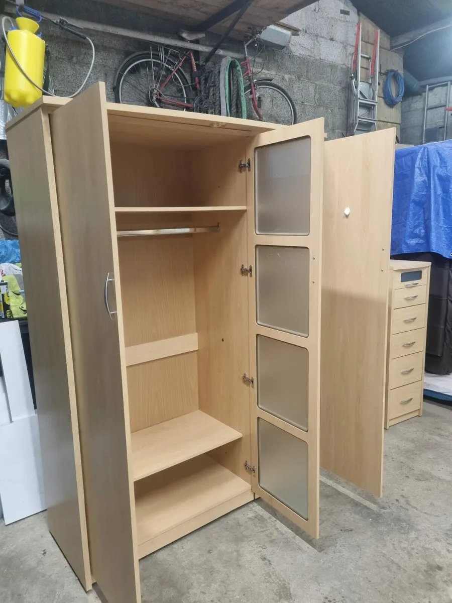 Wardrobe and lockers - Image 3