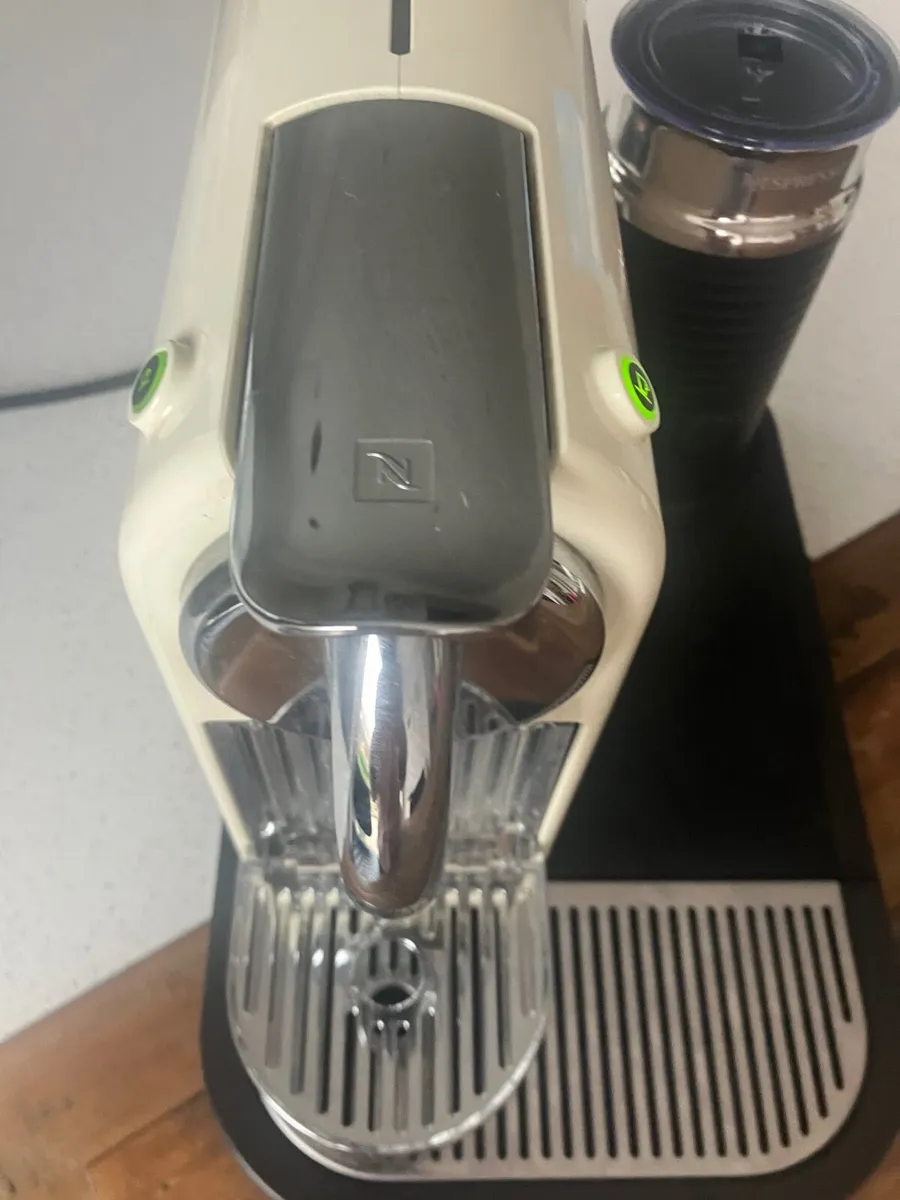 Nespresso Machine (used but perfect working order) - Image 2