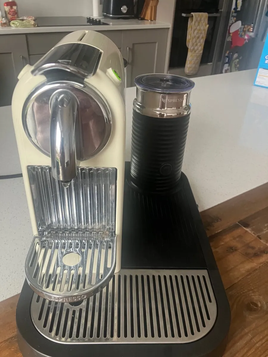 Nespresso Machine (used but perfect working order) - Image 1
