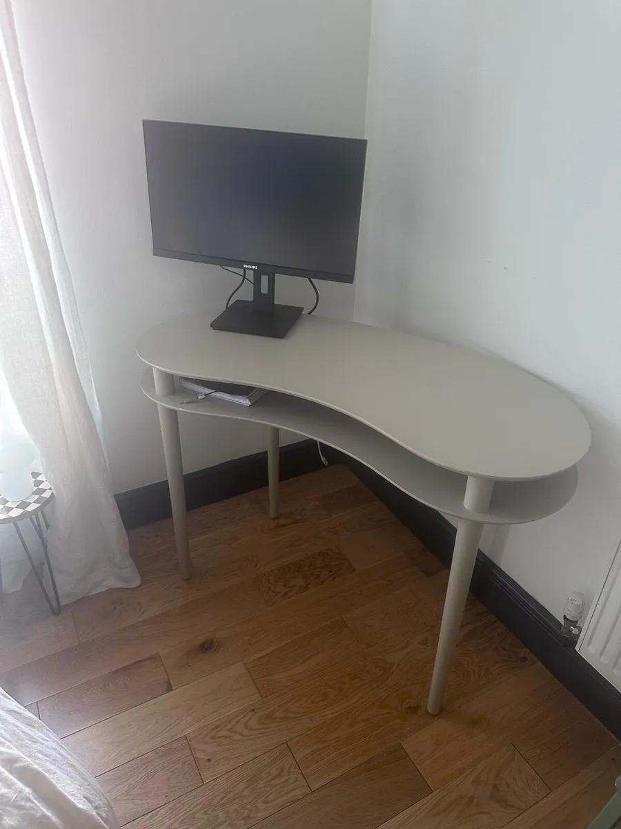 Desk - Image 1