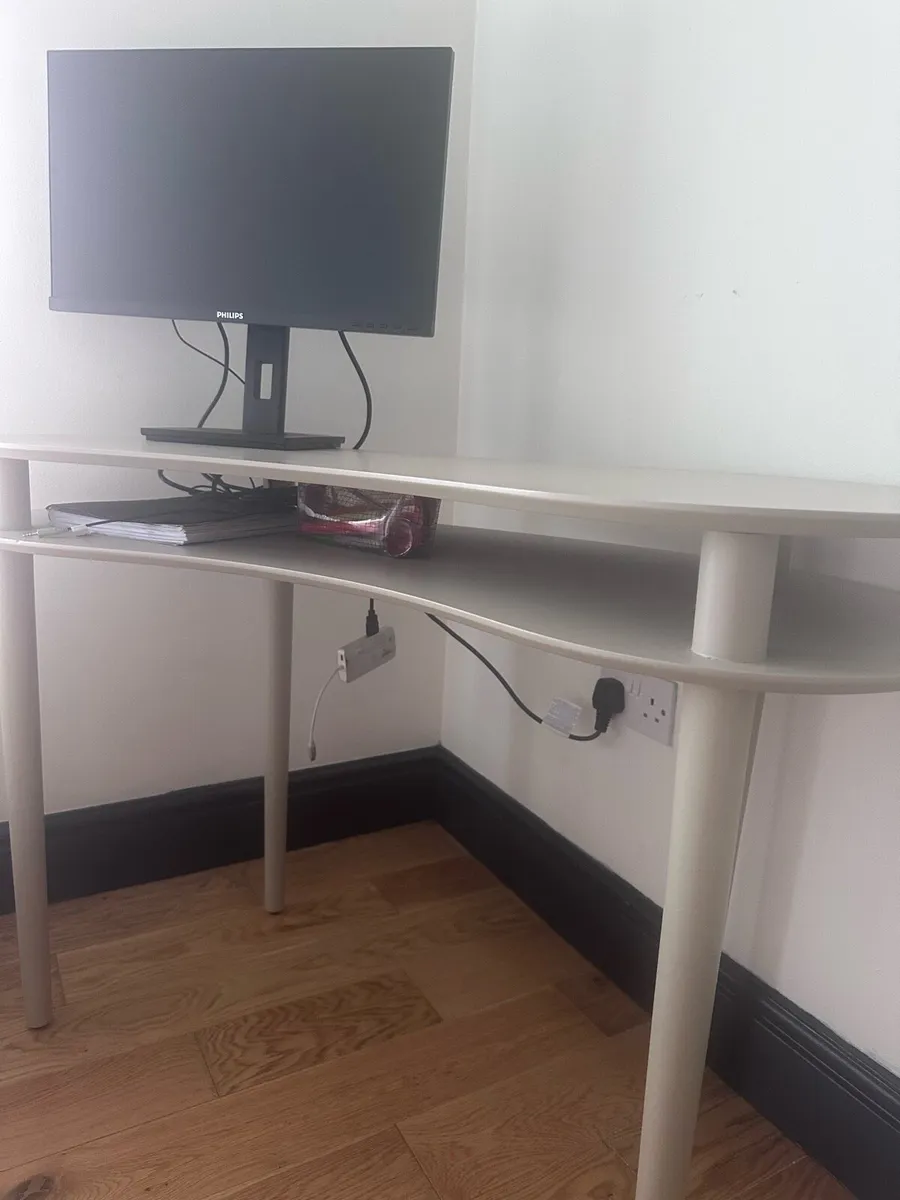 Desk - Image 2
