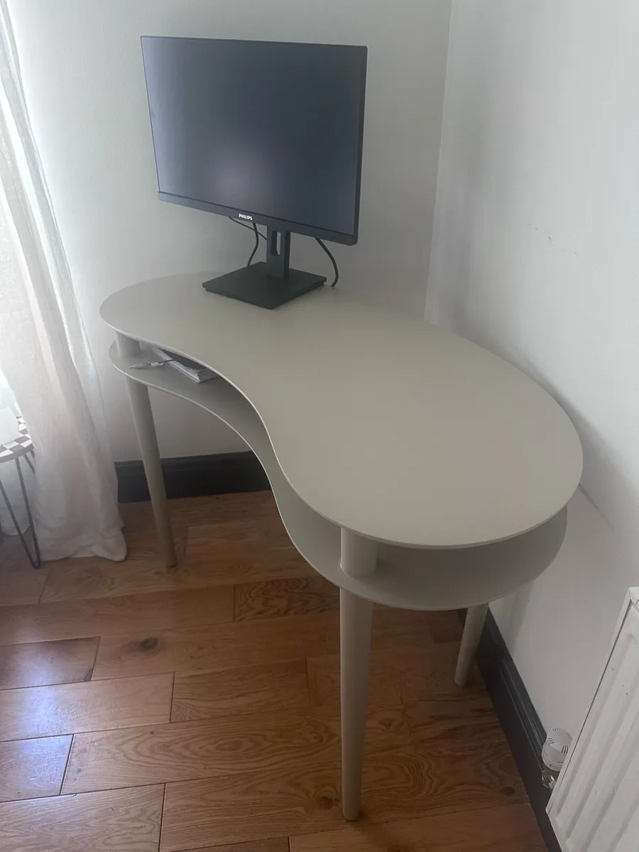 Desk - Image 3
