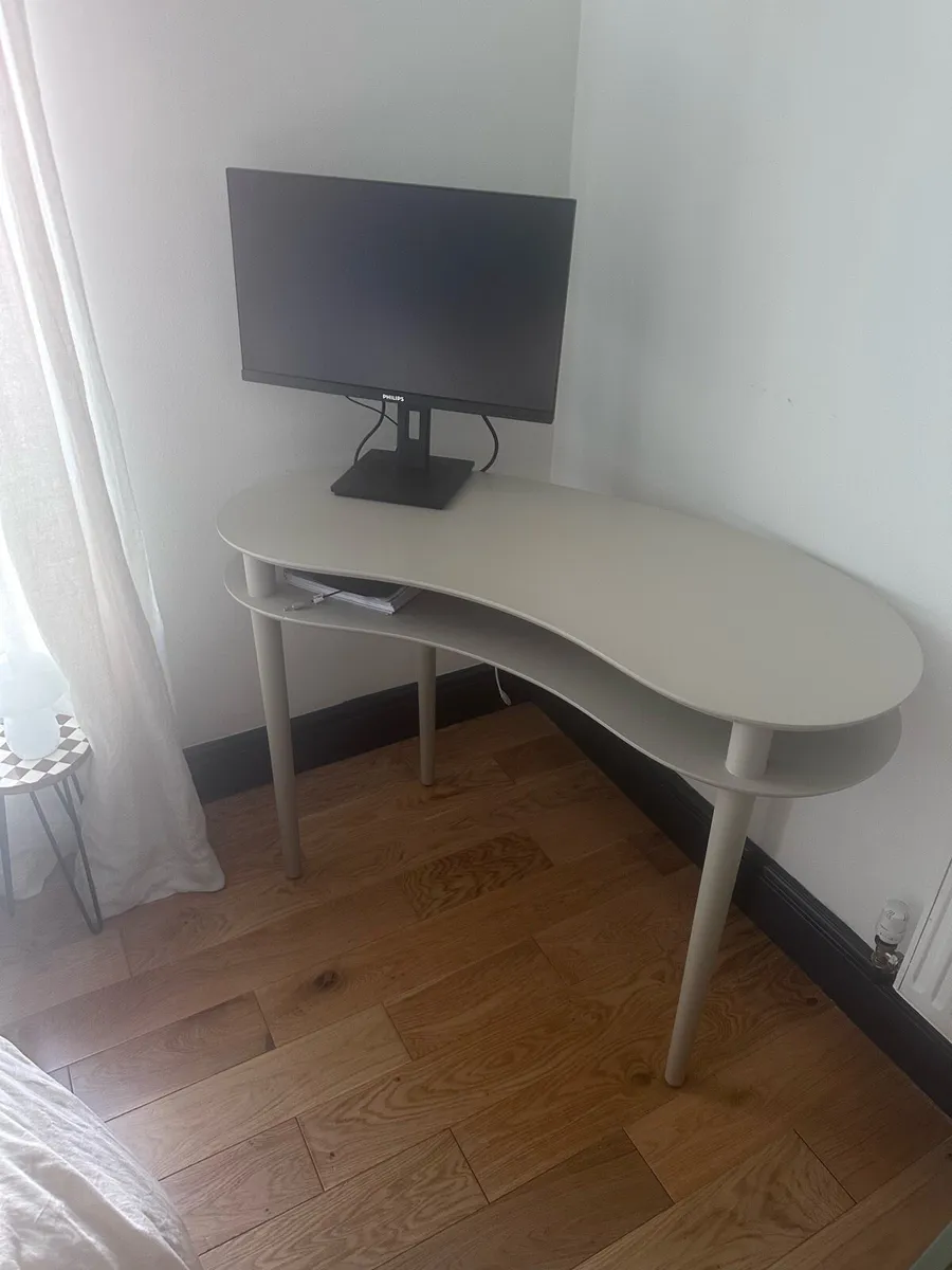 Desk - Image 4