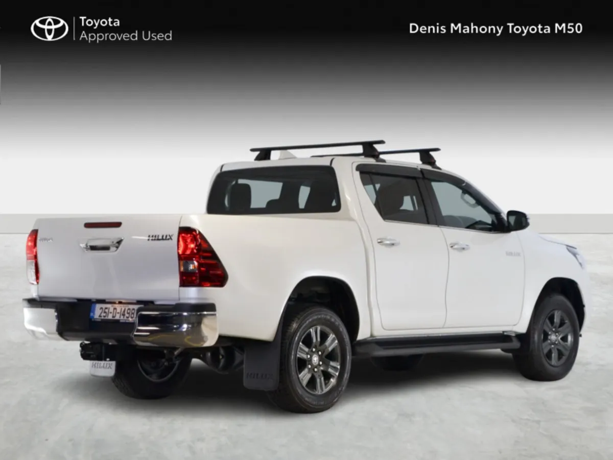Toyota Hilux 2.8 SR5 DOUBLE CAB - Image 2
