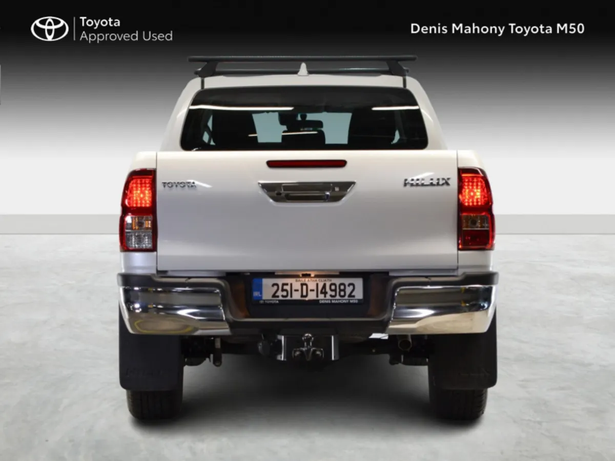 Toyota Hilux 2.8 SR5 DOUBLE CAB - Image 4