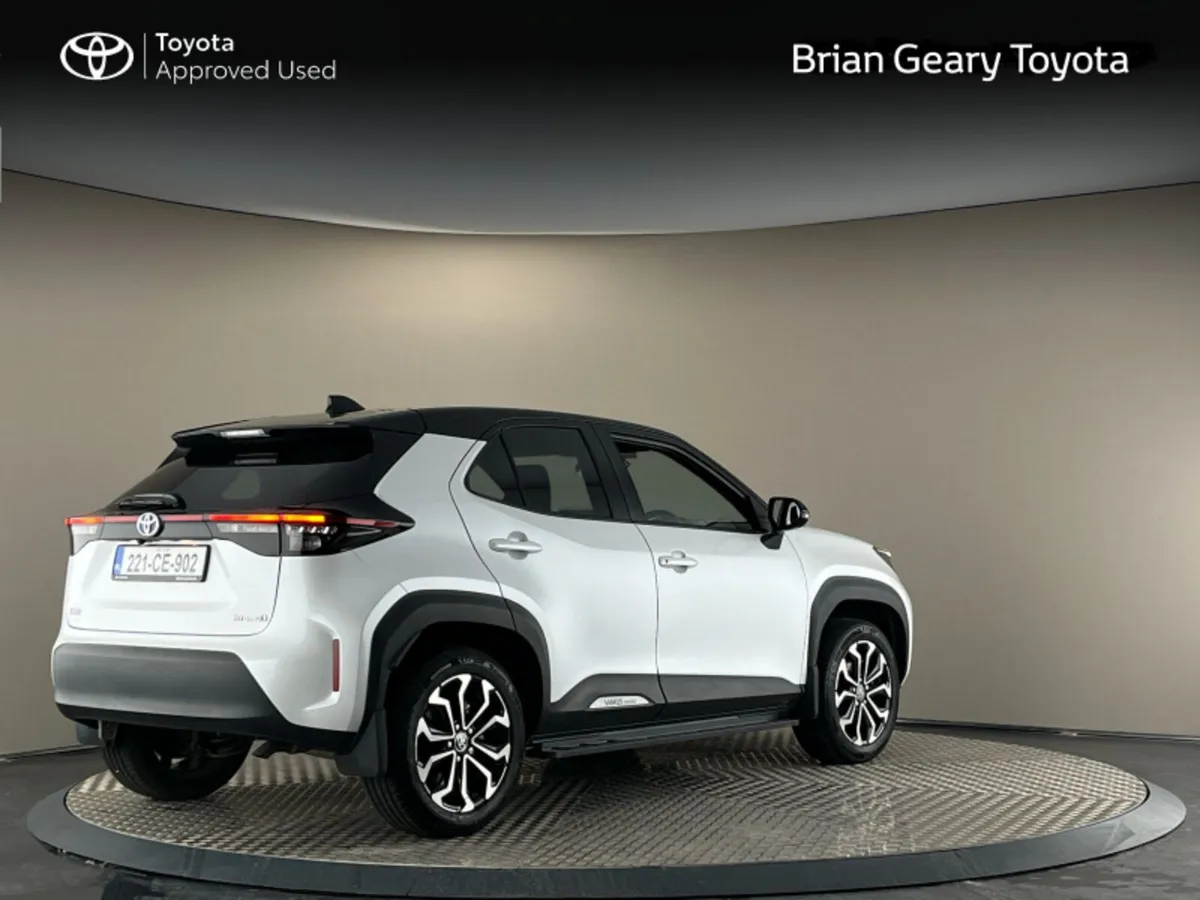 Toyota Yaris Cross HYBRID LUNA SPORT - Image 2