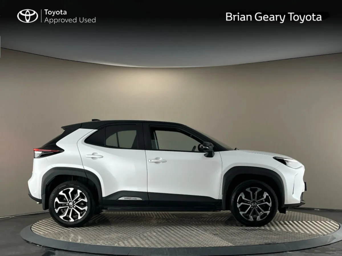 Toyota Yaris Cross HYBRID LUNA SPORT - Image 3