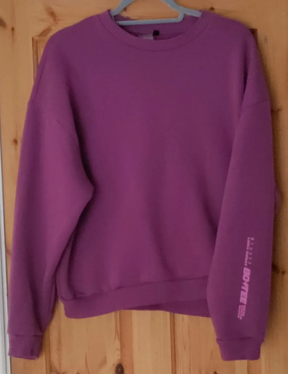 Bo+Tee sweatshirt Small - Image 1