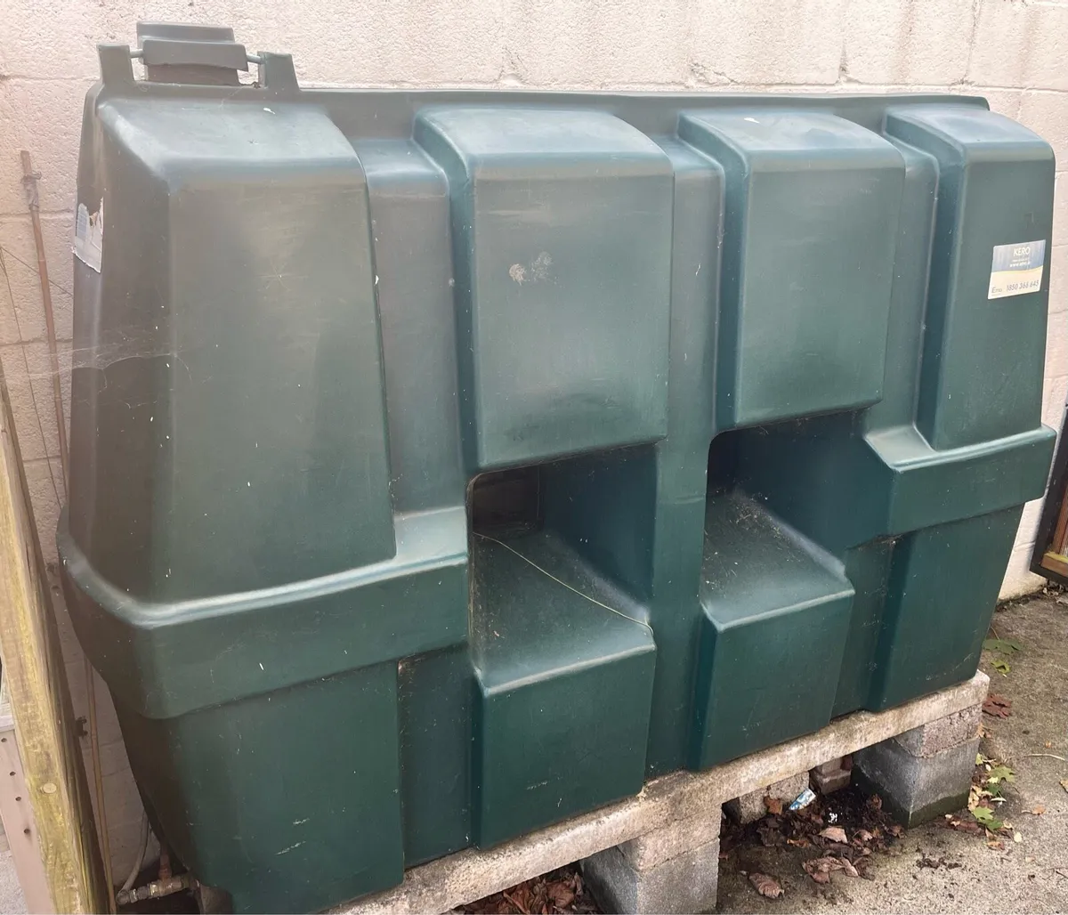 Free Oil tank with oil - Image 1
