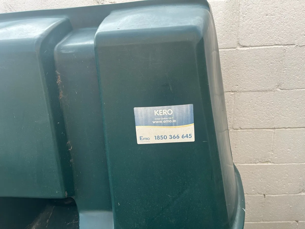 Free Oil tank with oil - Image 3