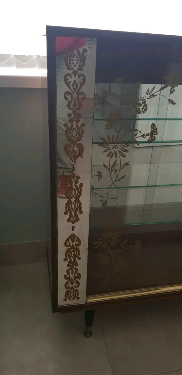 China cabinet - Image 2