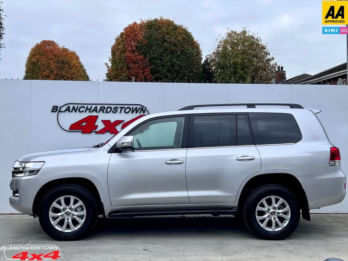 TOYOTA LANDCRUISER V8 AMAZON LC200 FINAL EDITION - Image 3