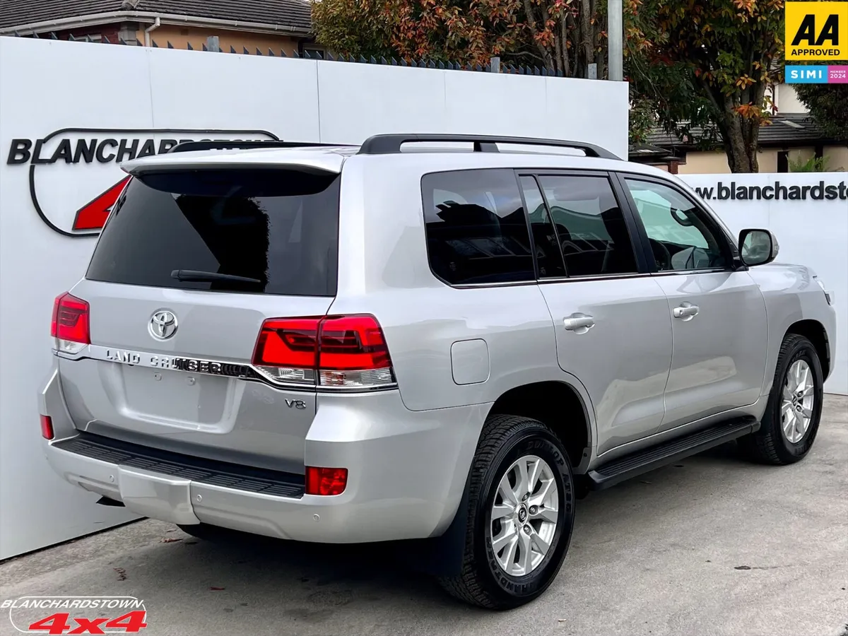 TOYOTA LANDCRUISER V8 AMAZON LC200 FINAL EDITION - Image 2