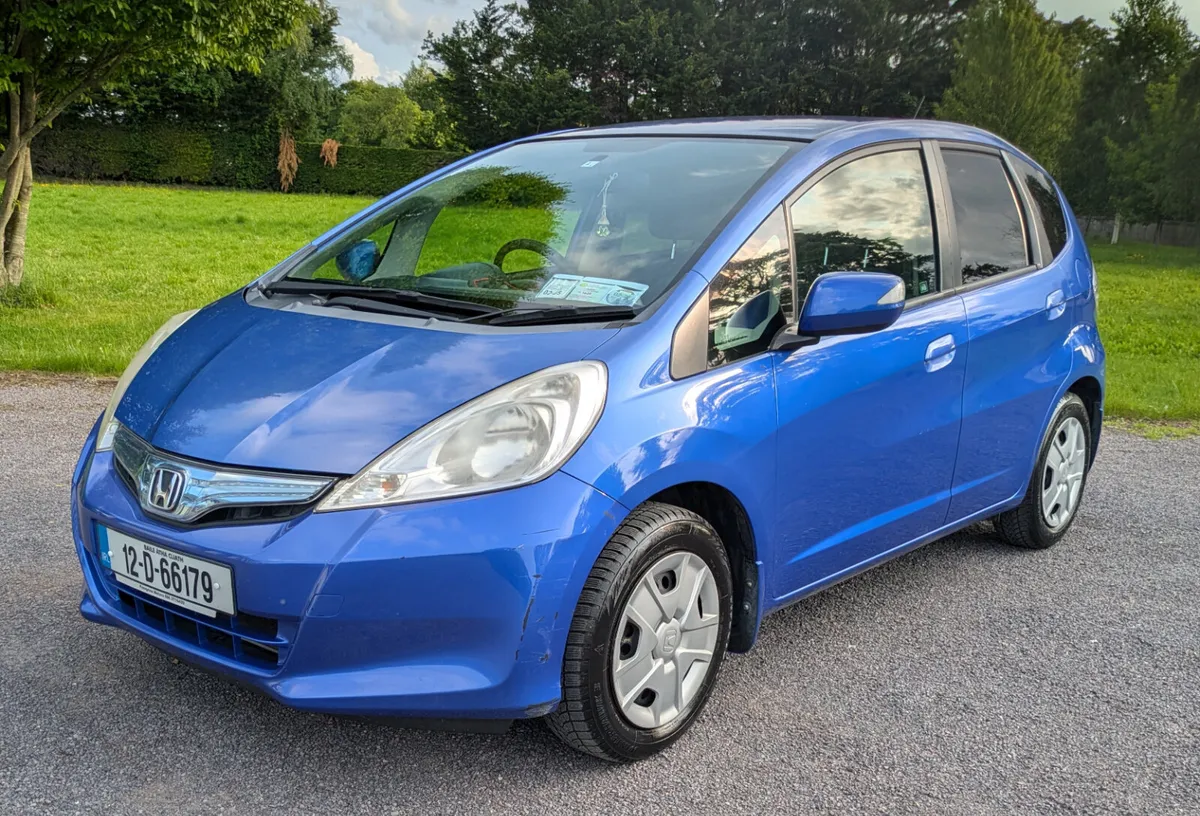 Honda Fit 1.3 AUTOMATIC PETROL HYBRID - Image 3
