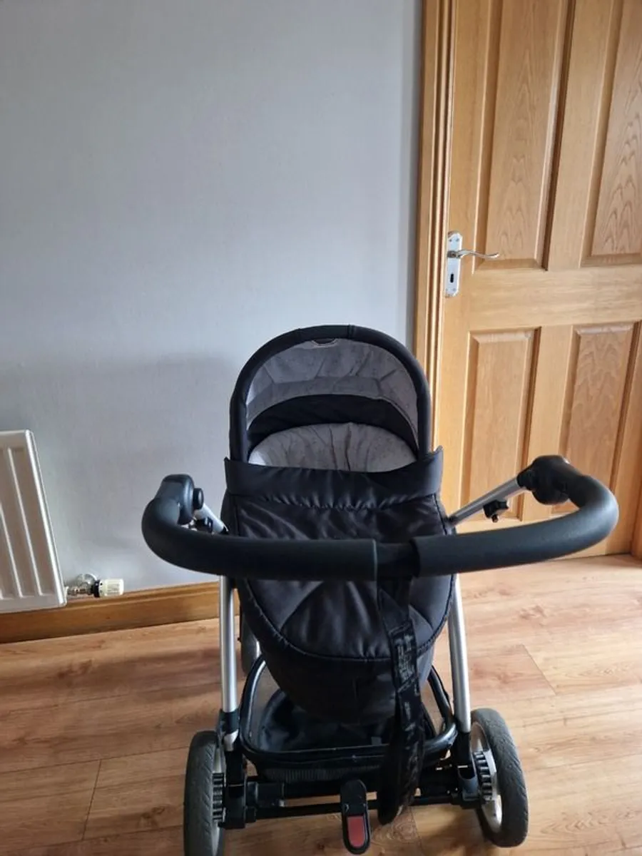 Pushchair  / stroller  / carrycot - Image 3