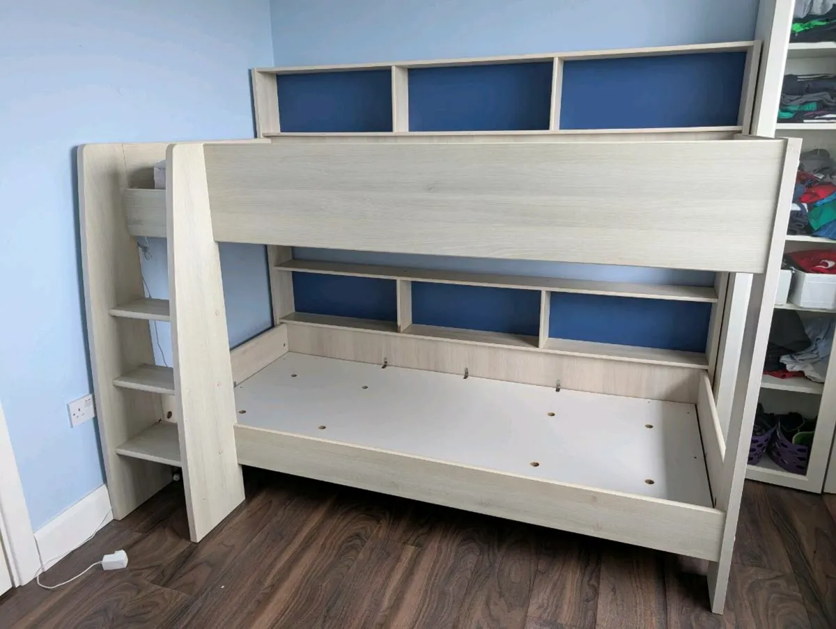 Bunk bed - Image 1
