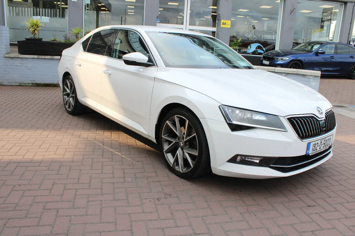 SKODA SUPERB1.6TDI 120BHP AMBITION LTD 5DR HATCHBA - Image 1