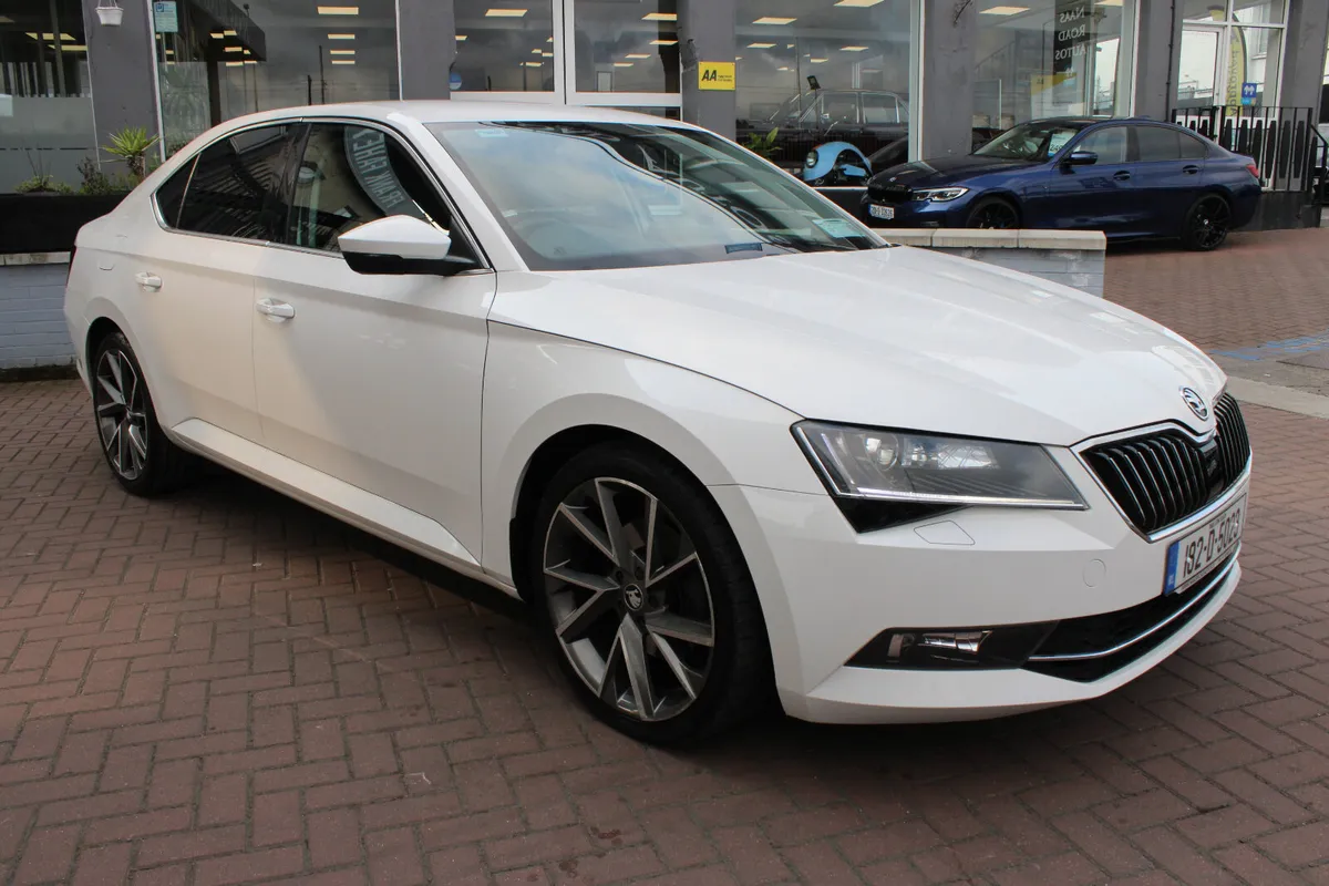 SKODA SUPERB1.6TDI 120BHP AMBITION LTD 5DR HATCHBA - Image 2