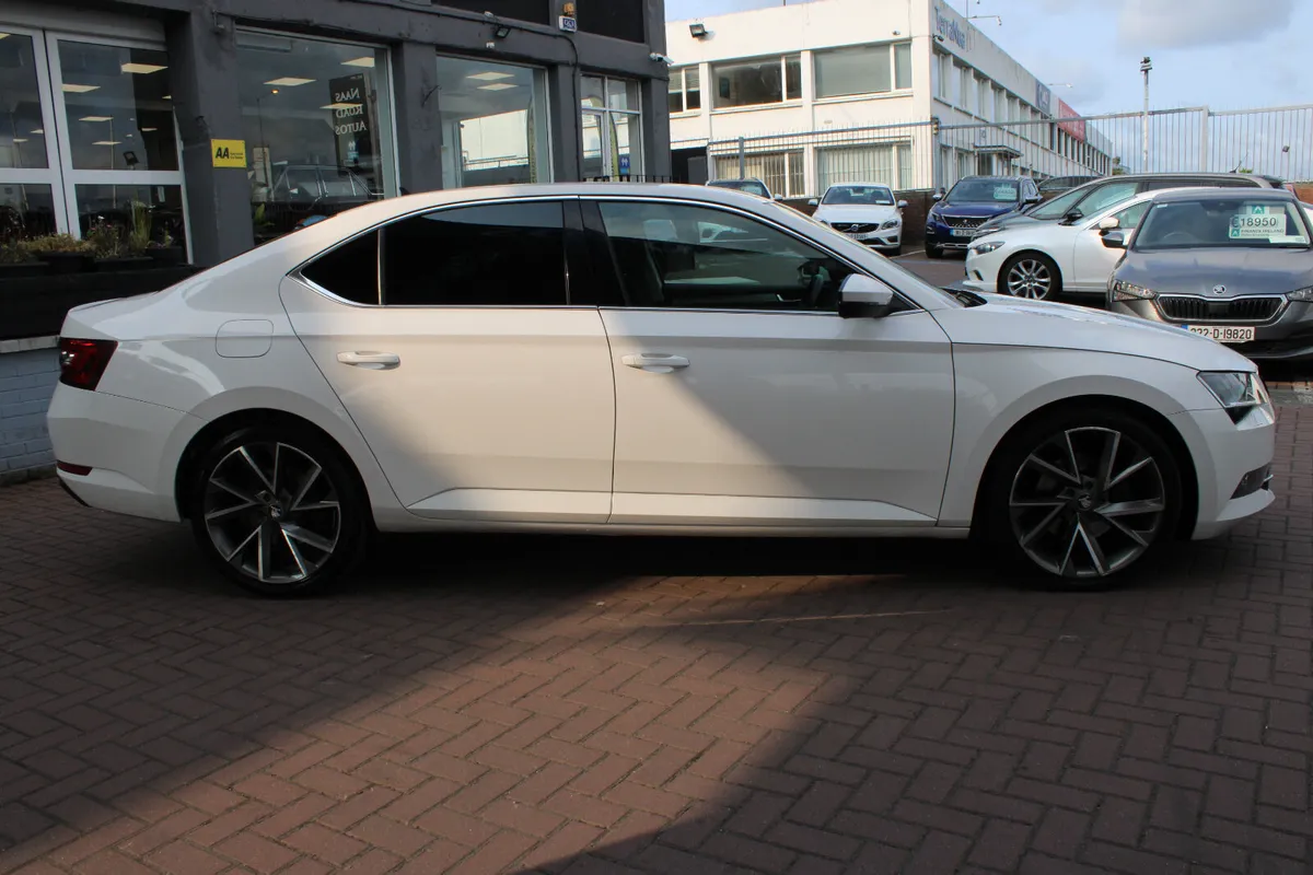 SKODA SUPERB1.6TDI 120BHP AMBITION LTD 5DR HATCHBA - Image 3