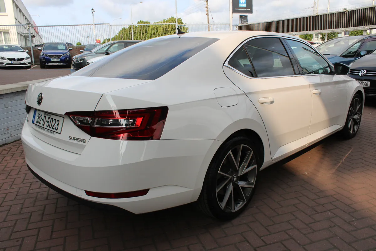 SKODA SUPERB1.6TDI 120BHP AMBITION LTD 5DR HATCHBA - Image 4