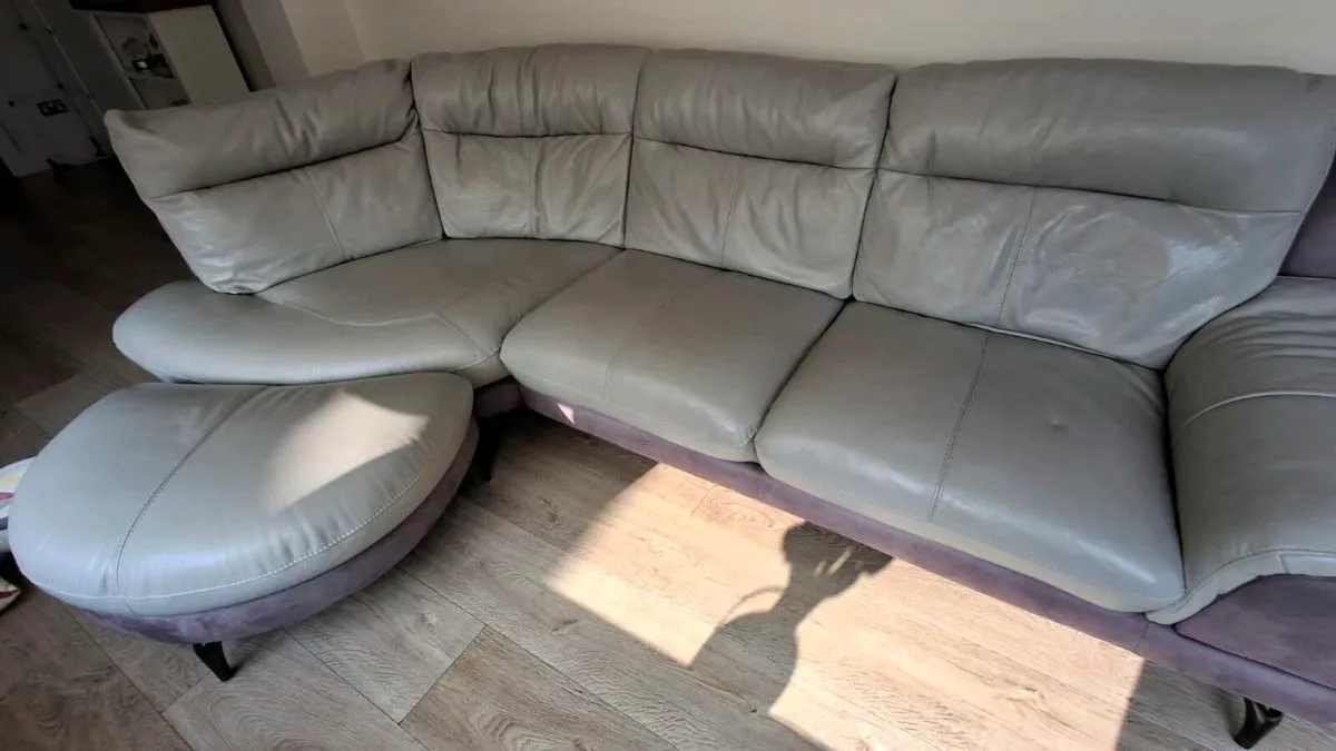 Leather couch 3+2  + 5-seater - Image 3