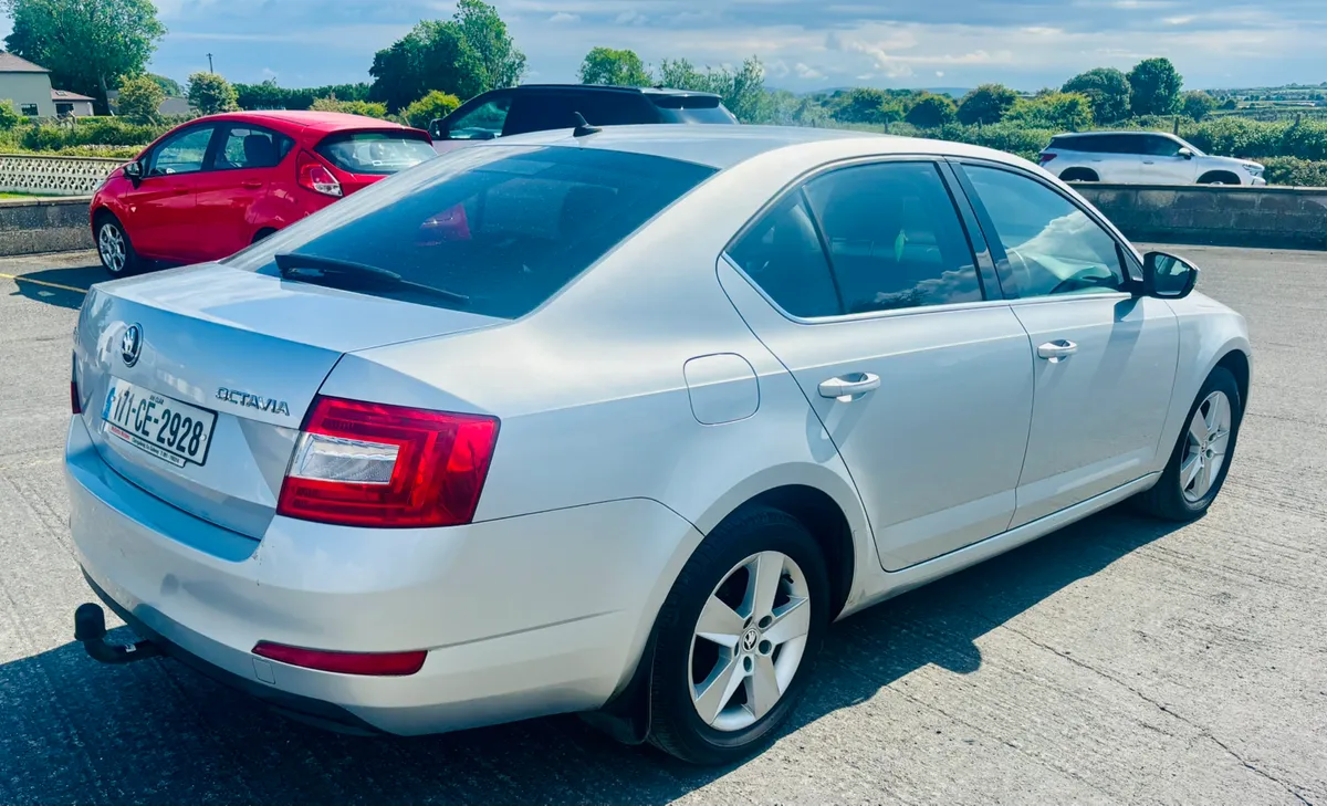 2017 SKODA OCTAVIA 2.0L Diesel - Image 4