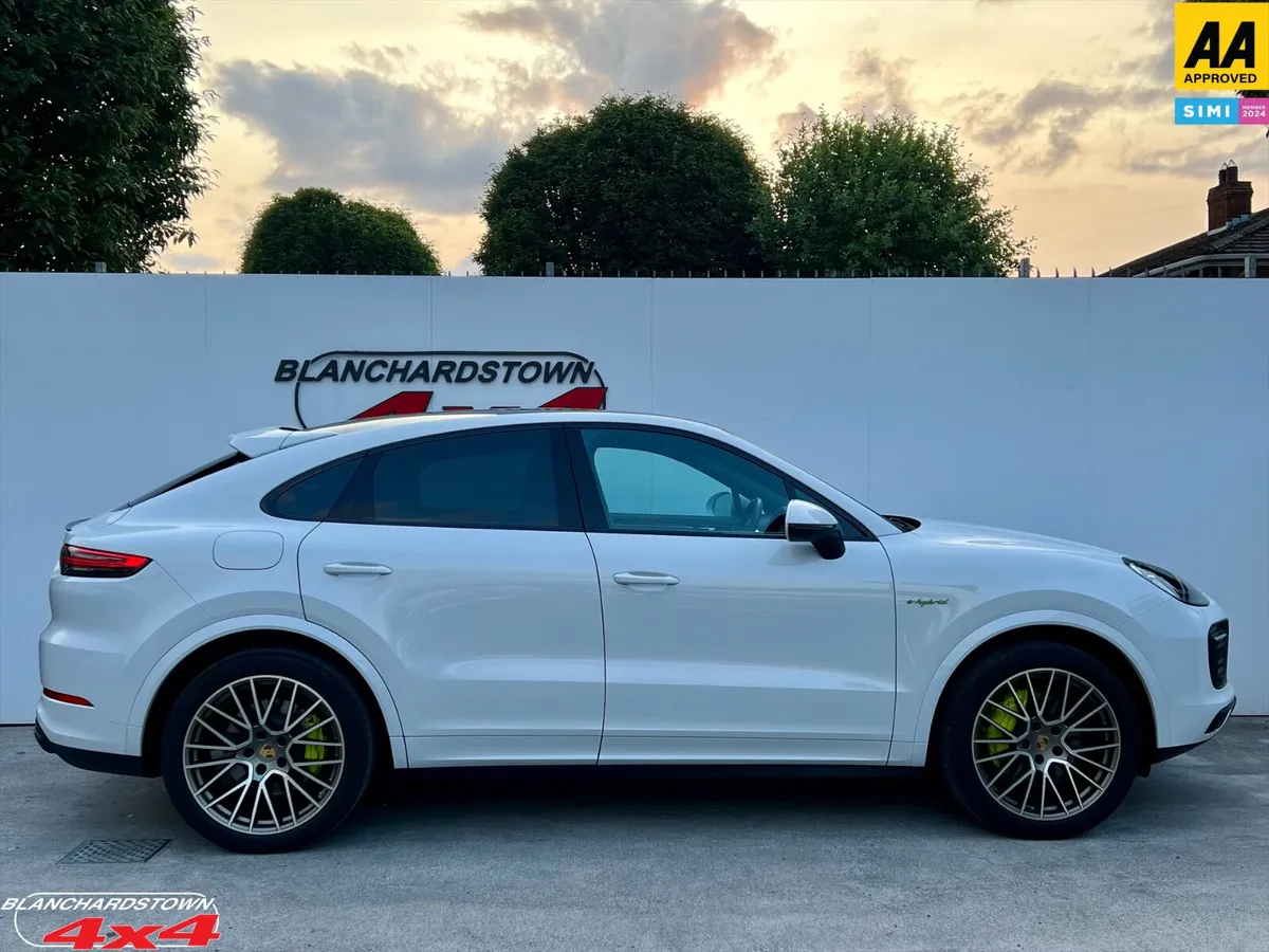 PORSCHE CAYENNE COUPE PLATINUM SHOWROOM CONDITION - Image 4