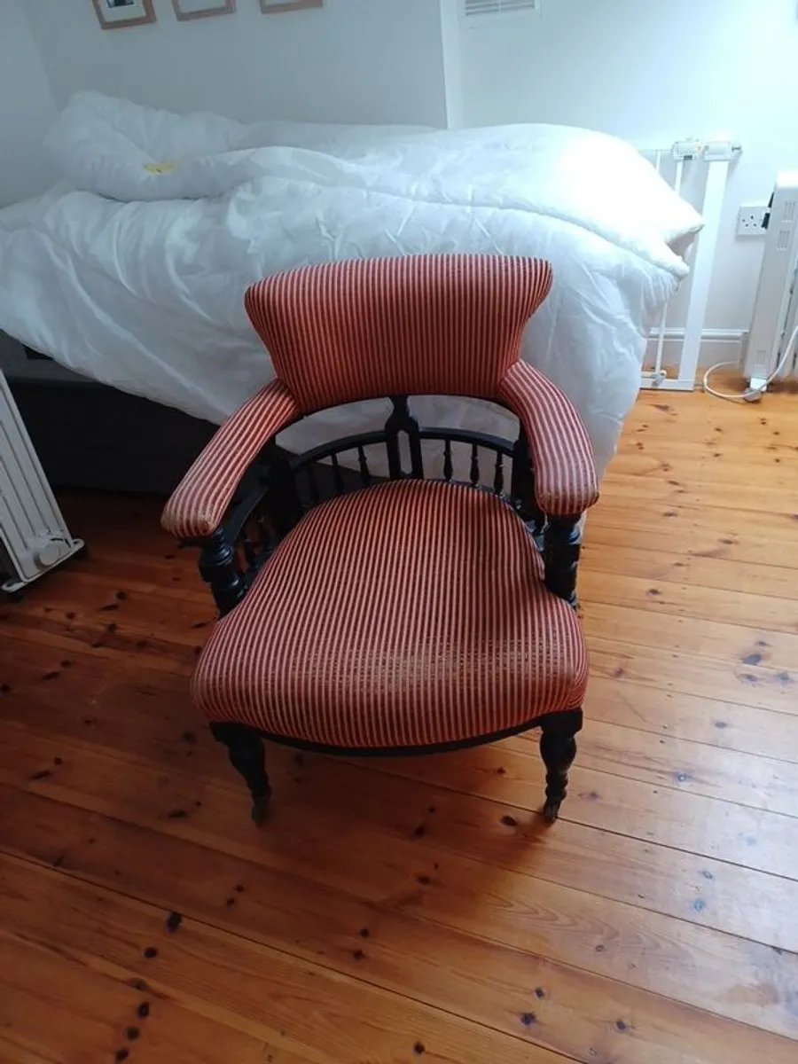 Victorian ladies chair with brass castors - Image 1