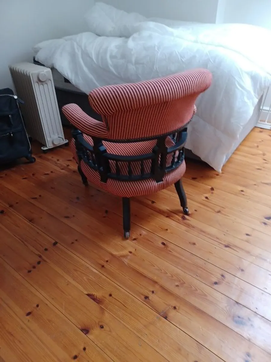 Victorian ladies chair with brass castors - Image 2