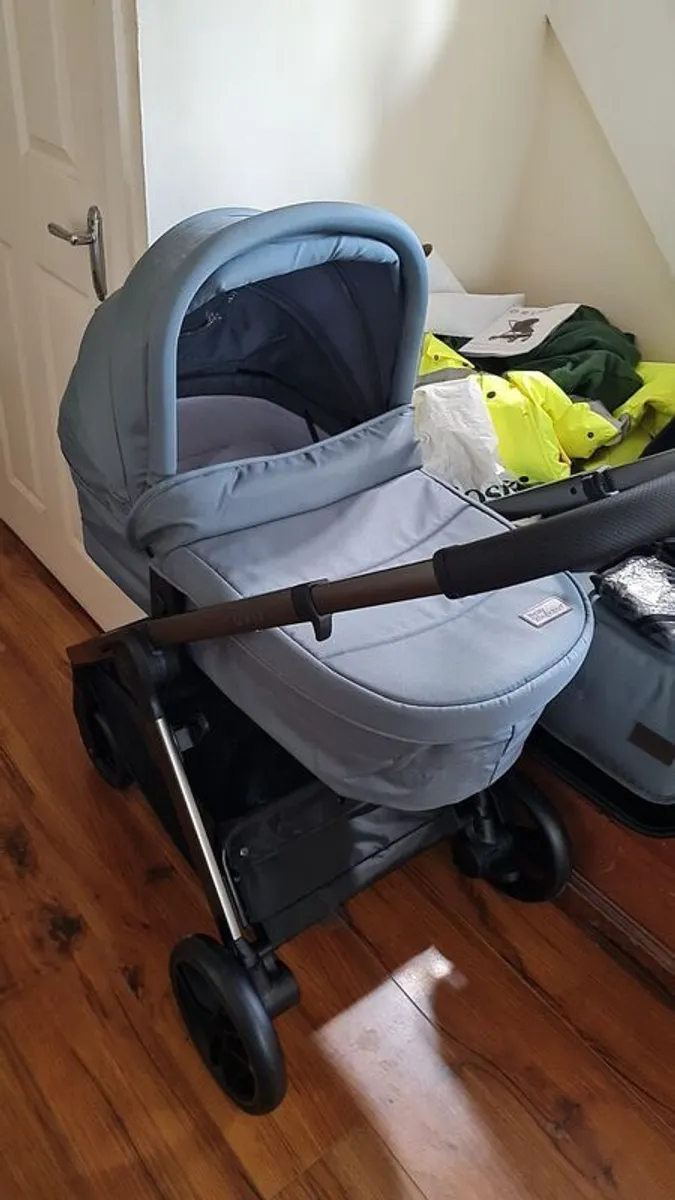 3 in 1 Travel system - Image 1