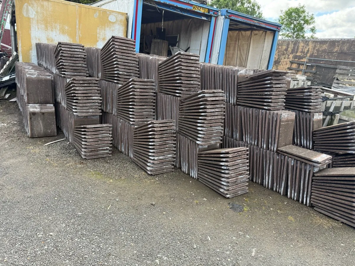 Large quantity Scott flat brown tiles. - Image 4