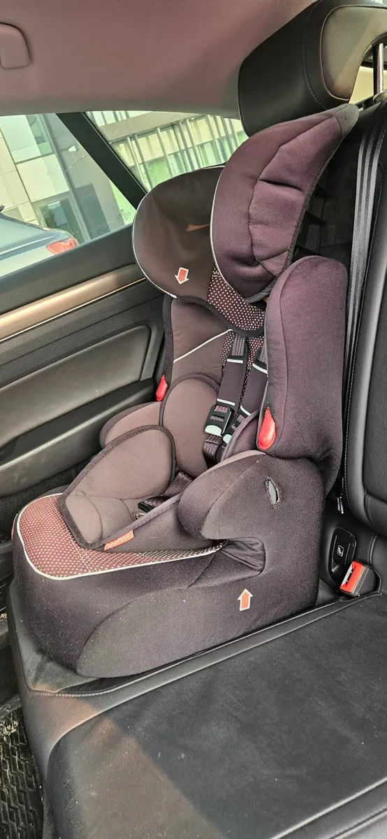 Car seat - Image 1