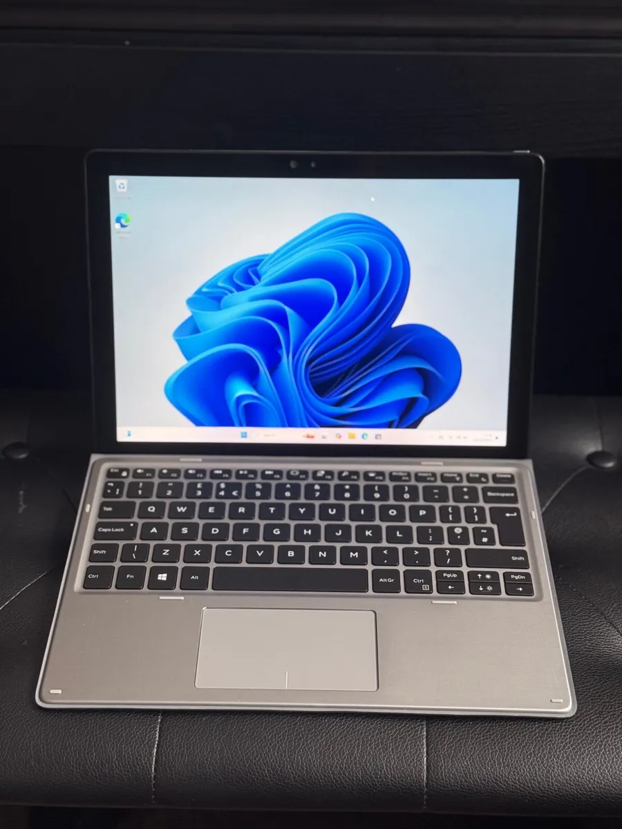 Dell Latitude 7200 2in1 Laptop i5/8GB/256SSD/FHD - Image 1