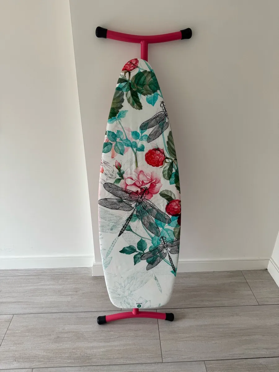 Ironing board and iron - Image 1