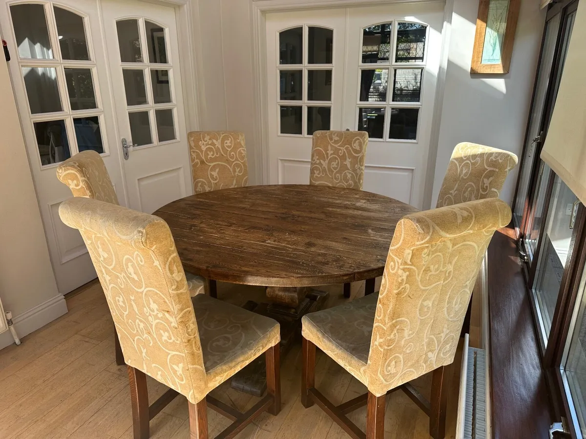 Table and 6 chairs - Image 1