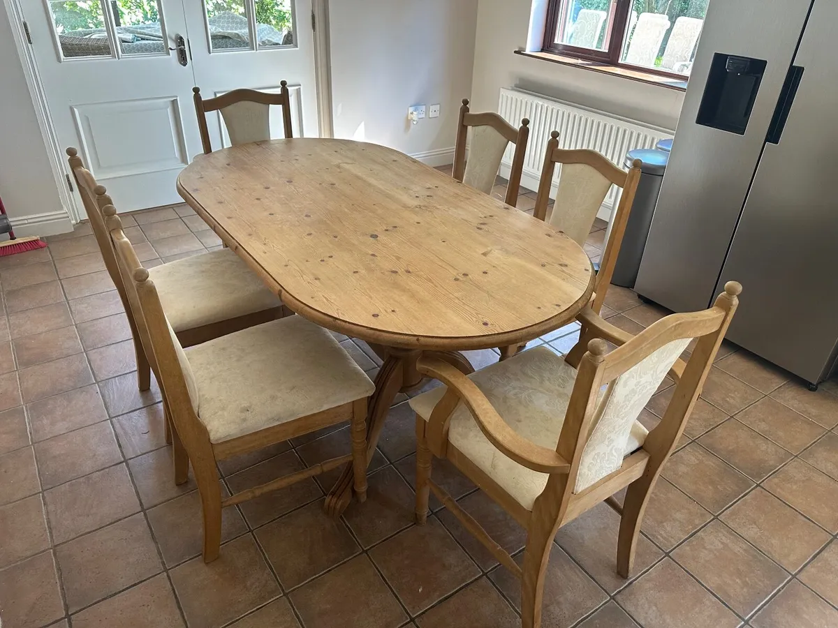 Table and chairs - Image 3