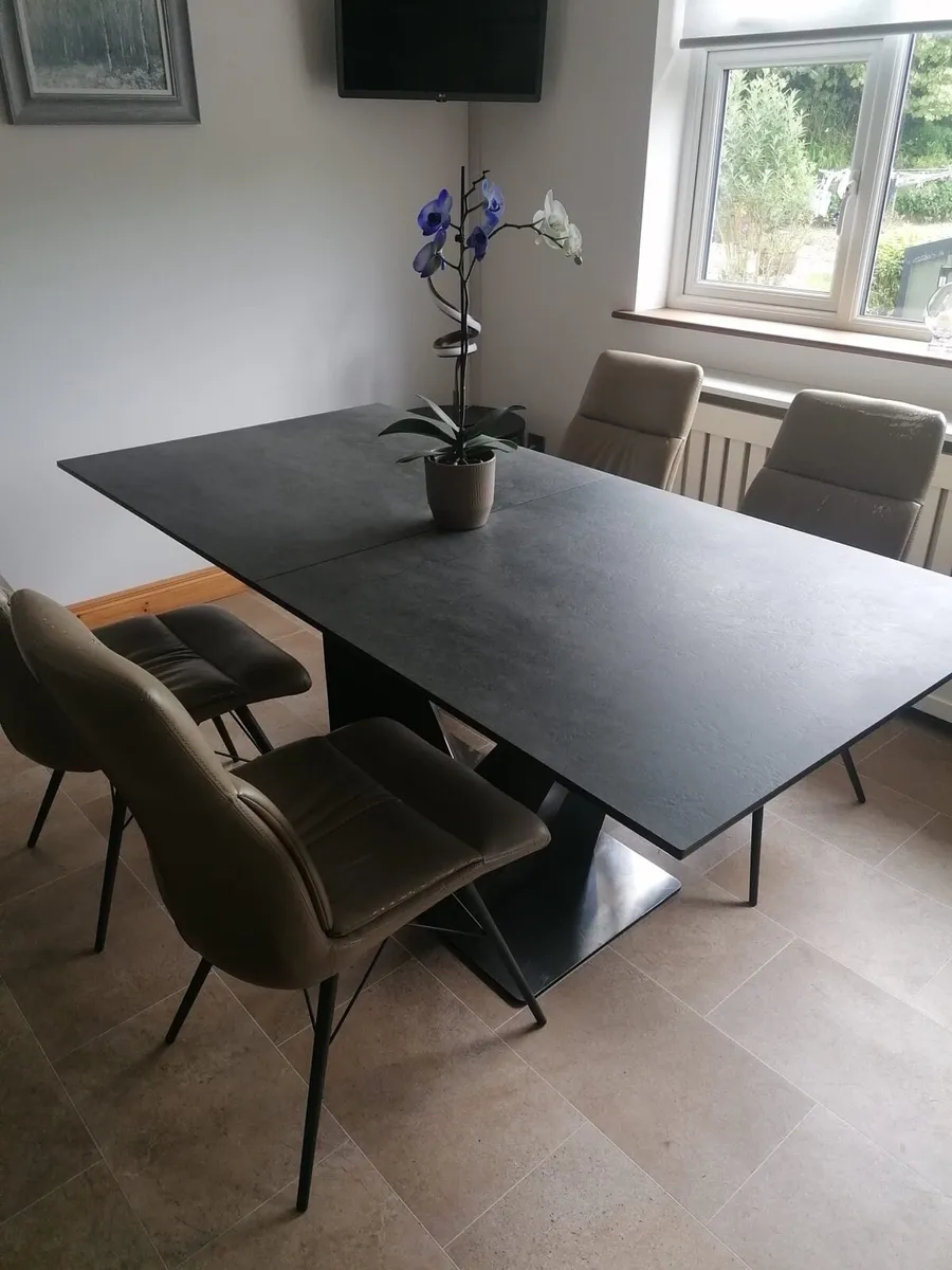 Table & Chairs - Image 3