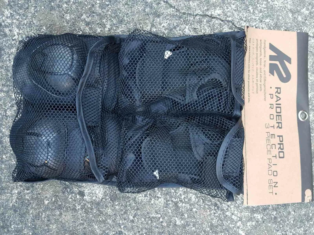 Rollerblades adjustable with protectors - Image 4