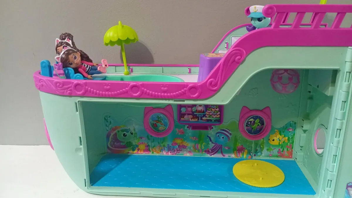 Gabby dollhouse boat - Image 1